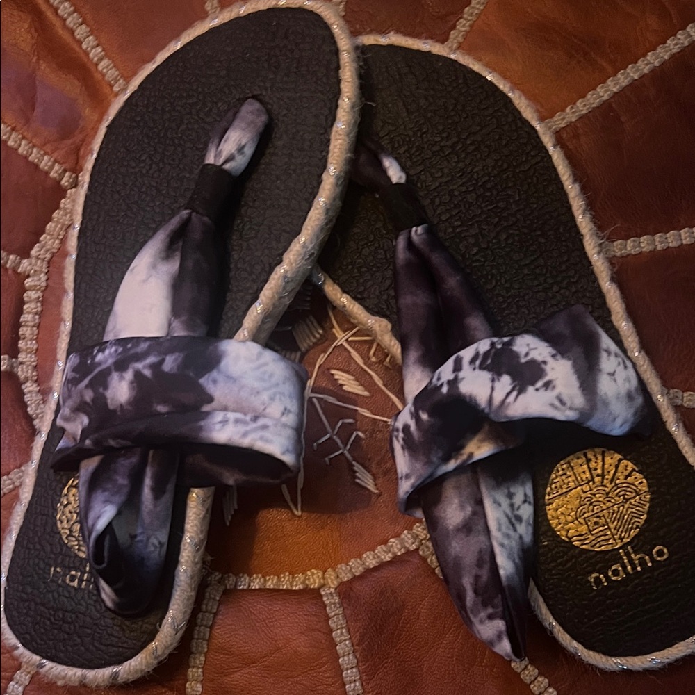 Anthroplogie Nahlo Navy and White tie dye Women's Sandals